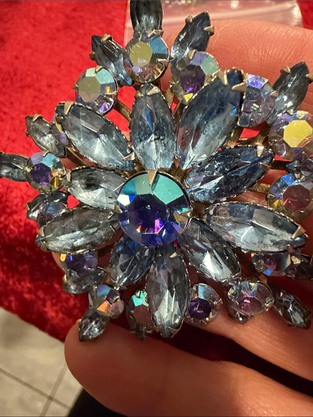 Vintage AB crystal Brooch - could be highend designer unsigned v good condition